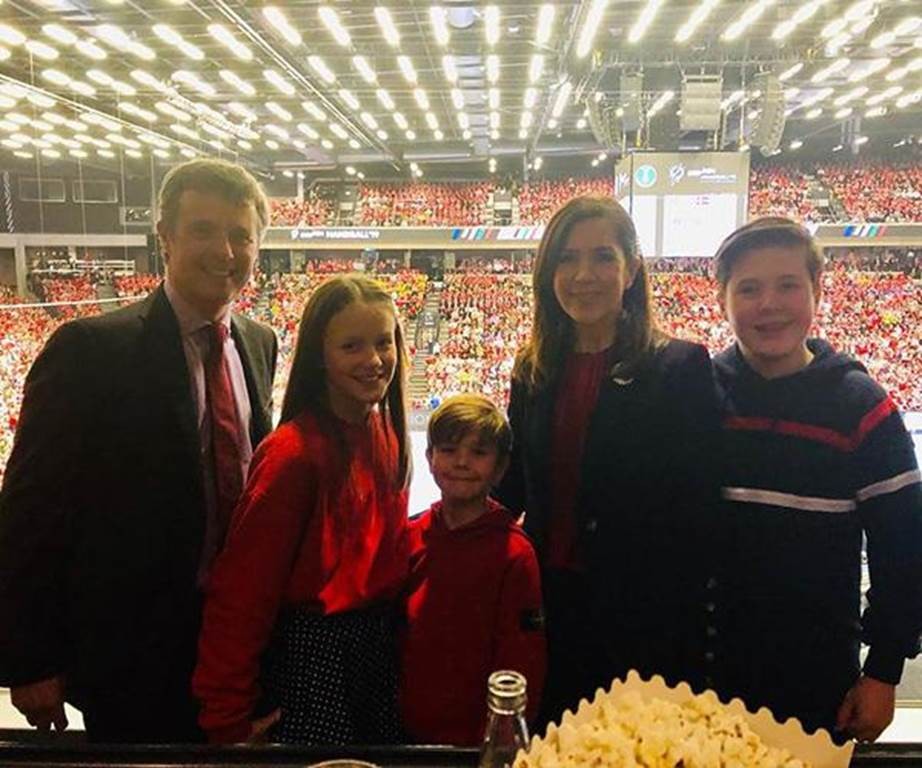 Những bức ảnh gia đình đẹp nhất của Thái tử kế vị Đan Mạch và Công nương Mary