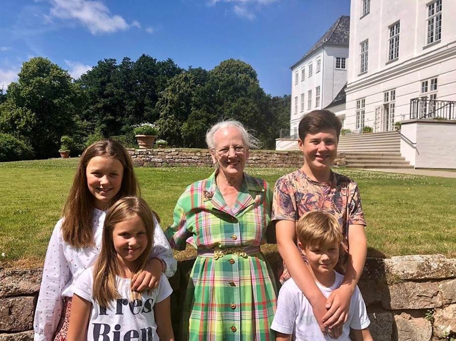 Những bức ảnh gia đình đẹp nhất của Thái tử kế vị Đan Mạch và Công nương Mary