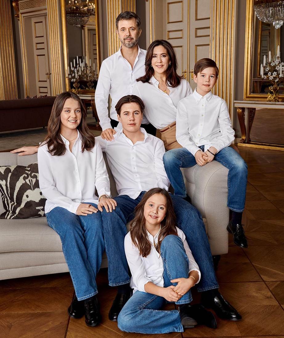 Những bức ảnh gia đình đẹp nhất của Thái tử kế vị Đan Mạch và Công nương Mary