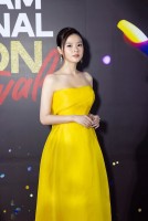 Midu xinh đẹp mong manh với trang phục dáng quây thanh lịch