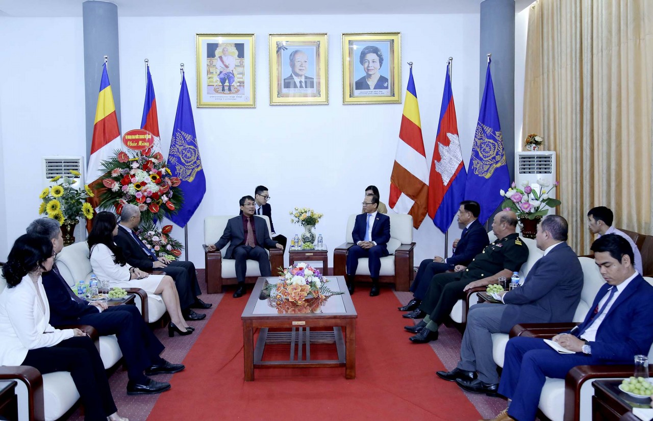 Thứ trưởng Thường trực Bộ Ngoại giao Nguyễn Minh Vũ chúc mừng Quốc khánh Vương quốc Campuchia