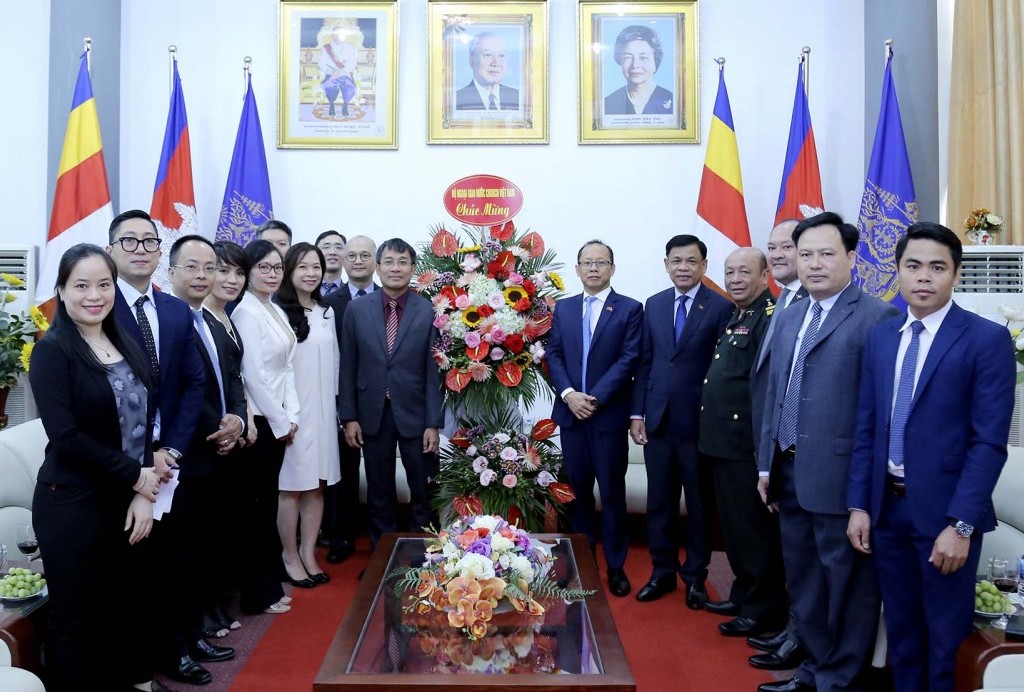 Thứ trưởng Thường trực Bộ Ngoại giao Nguyễn Minh Vũ chúc mừng Quốc khánh Vương quốc Campuchia Thứ trưởng Thường trực Bộ Ngoại giao Nguyễn Minh Vũ chúc mừng Quốc khánh Vương quốc Campuchia