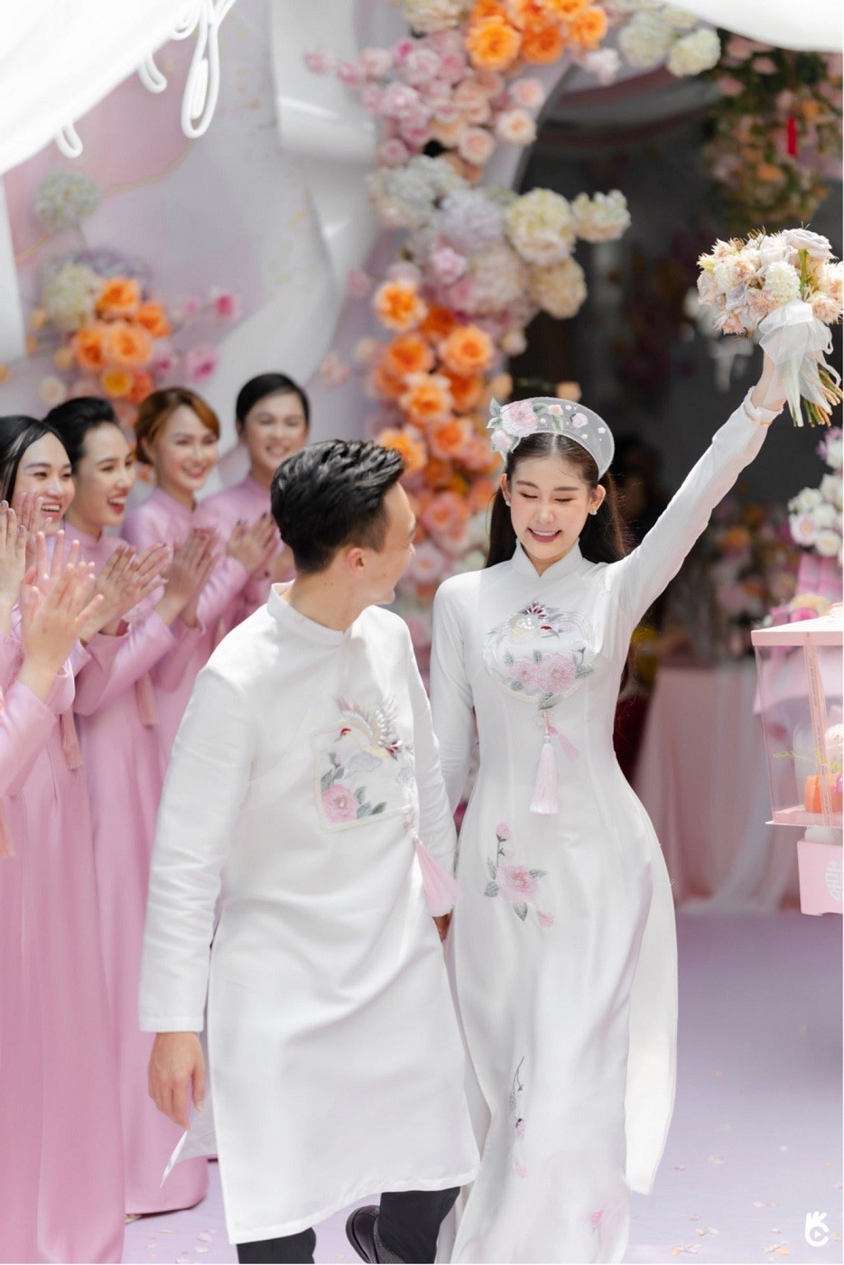 Những hình ảnh đẹp và sang trọng trong lễ ăn hỏi của Hoa hậu Lê Âu Ngân An