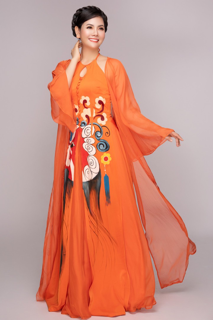 Ca sĩ Lương Nguyệt Anh dịu dàng xinh đẹp với trang phục truyền thống cách điệu