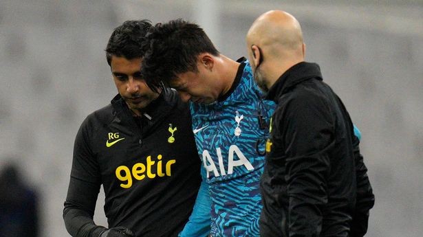 Son Heung Min rạn xương hốc mắt trái và phải phẫu thuật