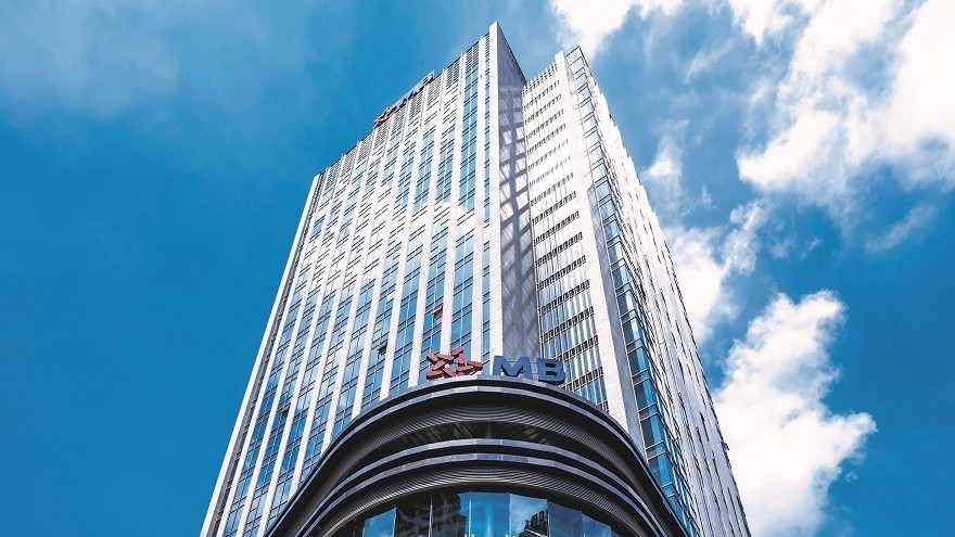 mb bank chang duong 28 nam chinh phuc khach hang bang trai nghiem