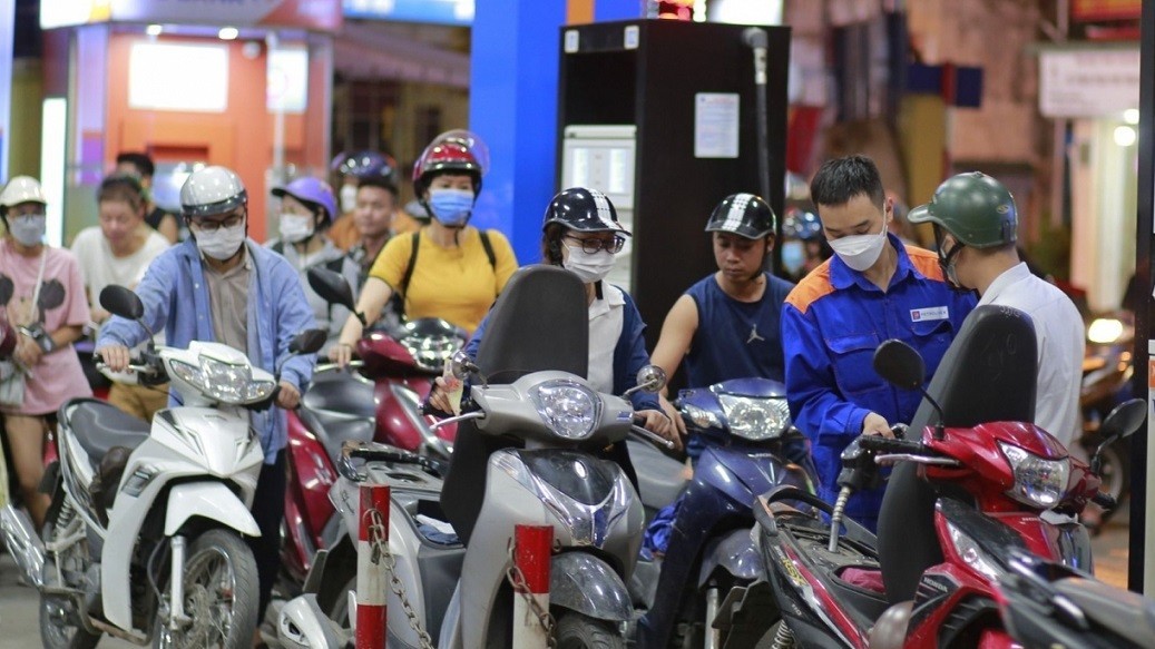 gia xang dau hom nay 411 tiep da giam nhu cau xang dau cua thi truong ha noi tang manh