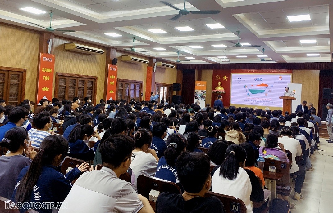 Thành tựu của Budapest qua lăng kính Ngày khoa học Hungary 3/11 tại Việt Nam. (Ảnh: Hạnh Lê) Thành tựu của Budapest qua lăng kính Ngày khoa học Hungary 3/11 tại Việt Nam. (Ảnh: Hạnh Lê)