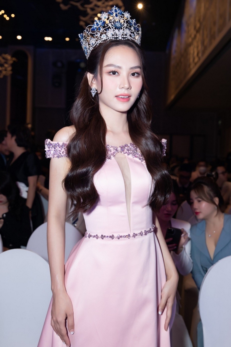 Dàn Hoa hậu đội vương miện lấp lánh dự họp báo cuộc thi Hoa hậu Việt Nam 2022