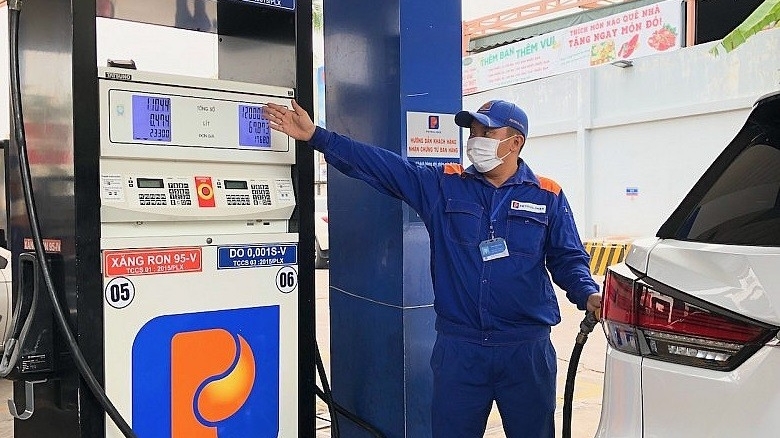 gia xang dau hom nay 272 giam xuong muc thap nhat trong 2 thang trong nuoc chieu nay se tang hay giam