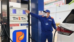 Giá xăng dầu hôm nay 5/11: Bất ngờ tăng sốc hơn 5%