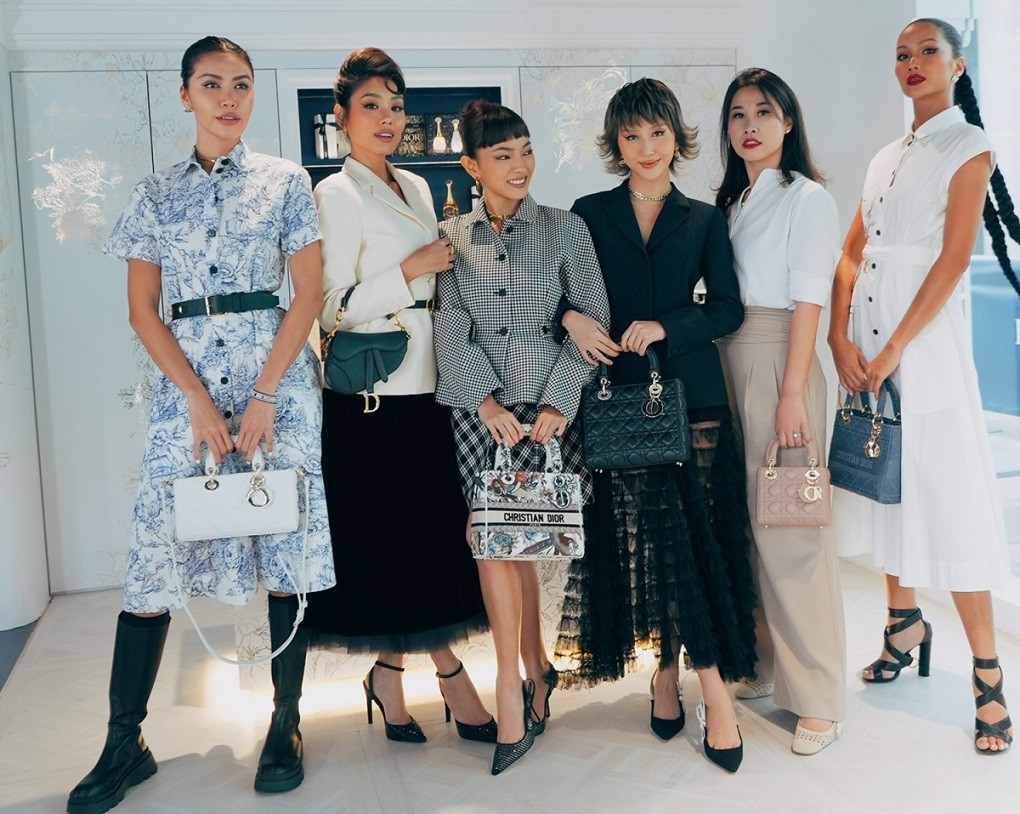 Hoa hậu H'Hen Niê thanh lịch và đẹp sắc sảo dự sự kiện thời trang ở Singapore