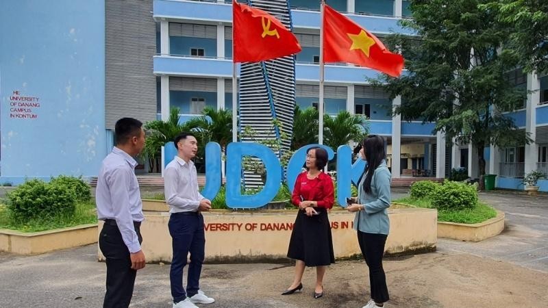 Sinh viên Lào trải nghiệm sống 3 tuần cùng người dân Đà Nẵng