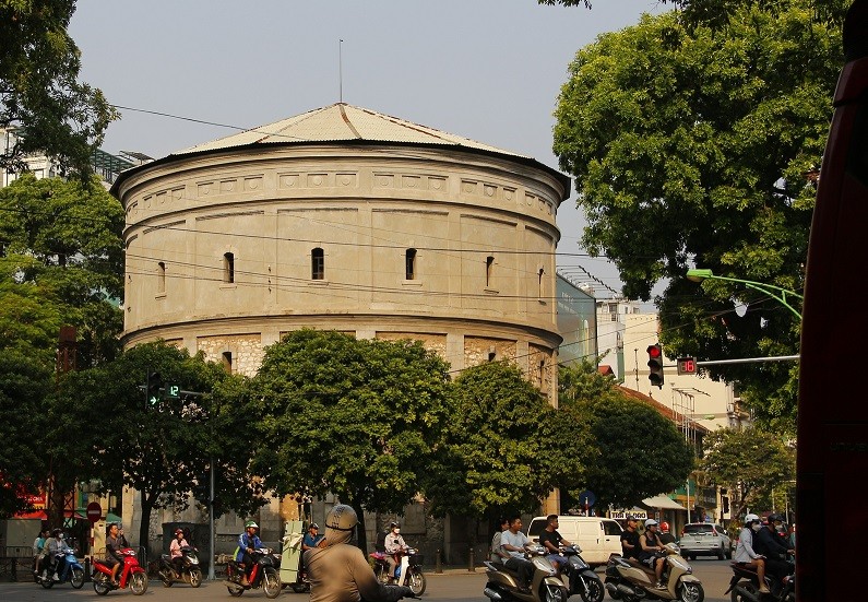 Dự báo thời tiết đêm nay và ngày mai (5-6/11): Hà Nội, Bắc Bộ đêm và sáng sớm trời rét, Tây Bắc có nơi dưới 11 độ C; Nam Bộ chiều nay mưa to cục bộ