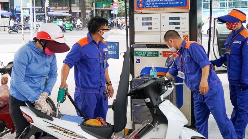 gia xang dau hom nay 611 lien tuc tang manh bo cong thuong phan hoi ve tinh trang khan xang dau