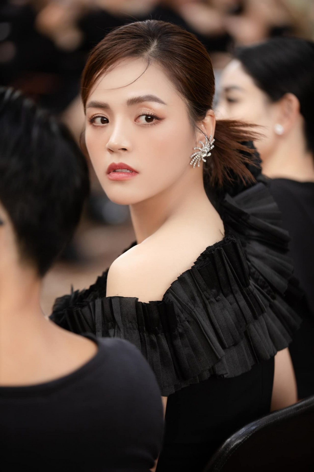 Sao Việt: Mỹ Tâm hóa nàng thơ, Tăng Thanh Hà đăng ảnh kỷ niệm 10 năm ngày cưới