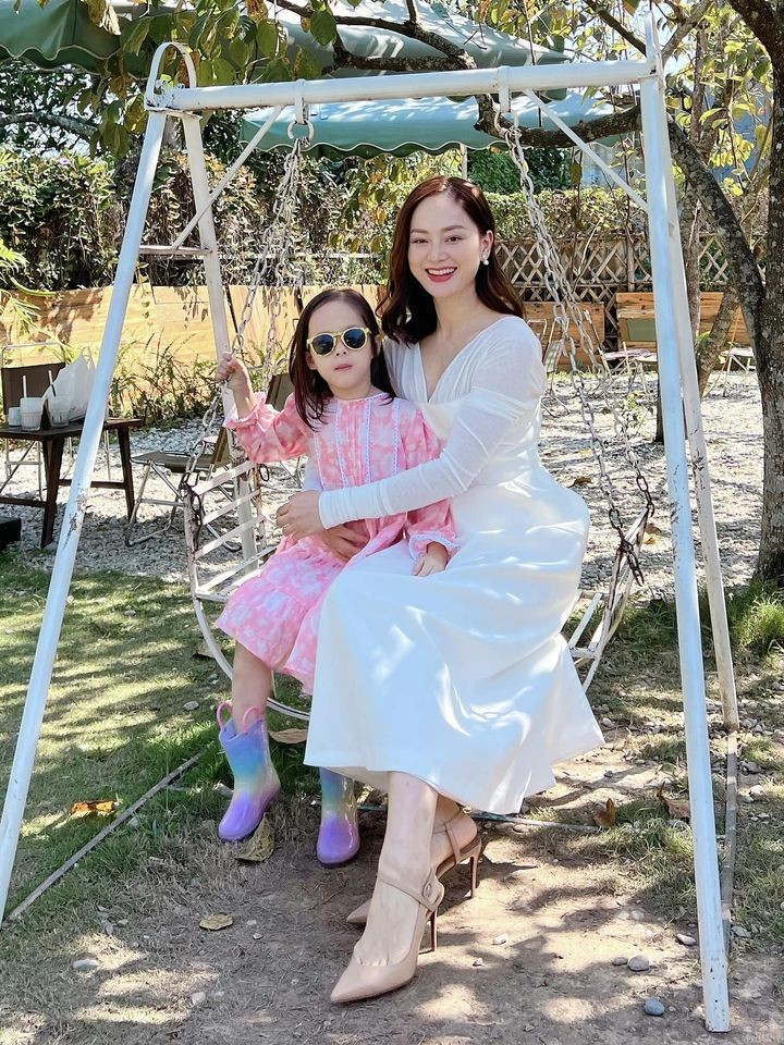 Sao Việt: Mỹ Tâm hóa nàng thơ, Tăng Thanh Hà đăng ảnh kỷ niệm 10 năm ngày cưới