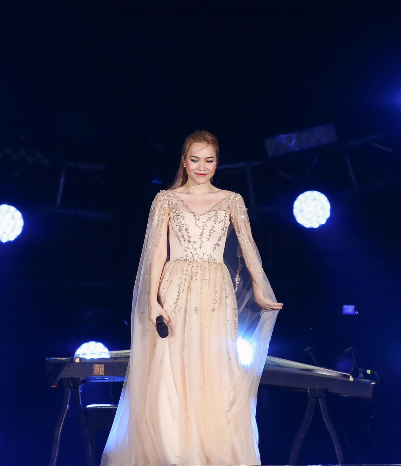 Sao Việt: Mỹ Tâm hóa nàng thơ, Tăng Thanh Hà đăng ảnh kỷ niệm 10 năm ngày cưới