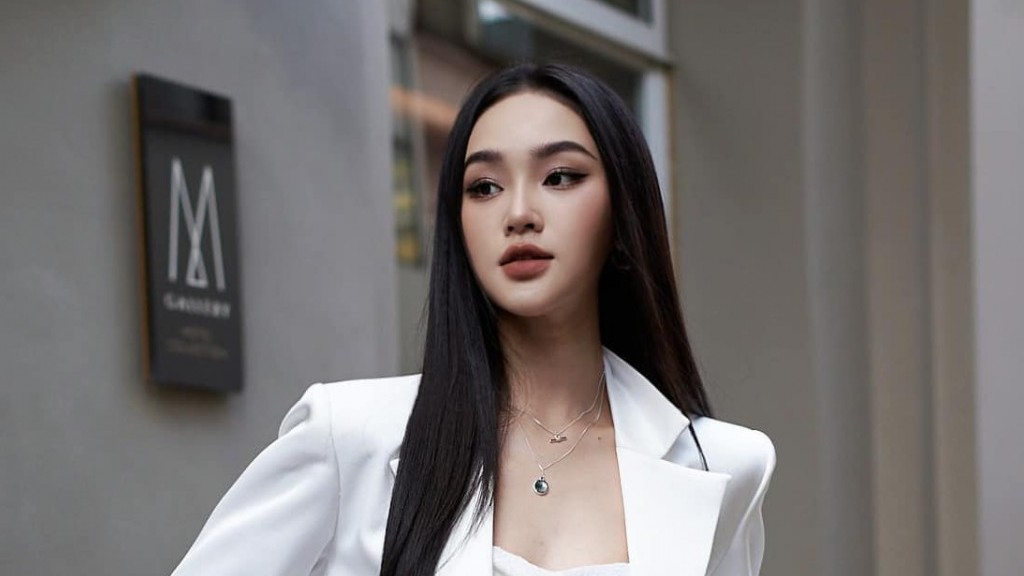 Hành trình công lý: Vẻ đẹp nữ tính ngoài đời của diễn viên vai luật sư trẻ Hành trình công lý: Vẻ đẹp nữ tính ngoài đời của diễn viên vai luật sư trẻ