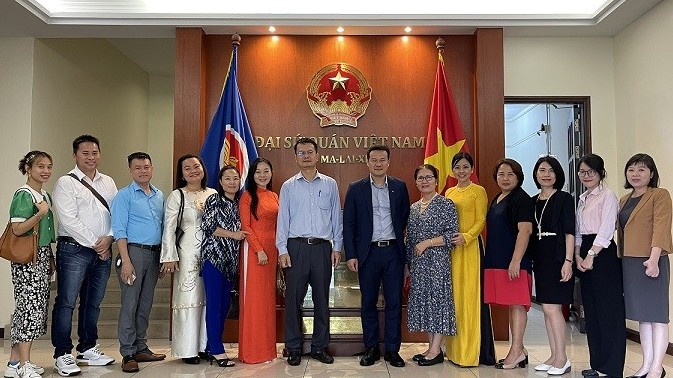 Ủy ban Nhà nước về người Việt Nam ở nước ngoài làm công tác cộng đồng tại Malaysia