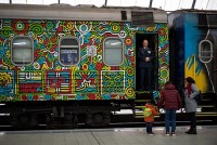 Điểm tin thế giới sáng 8/11: Cử tri Mỹ bỏ phiếu sớm, Trung Quốc ra Sách Trắng, Moldova nối lại đường sắt với Ukraine