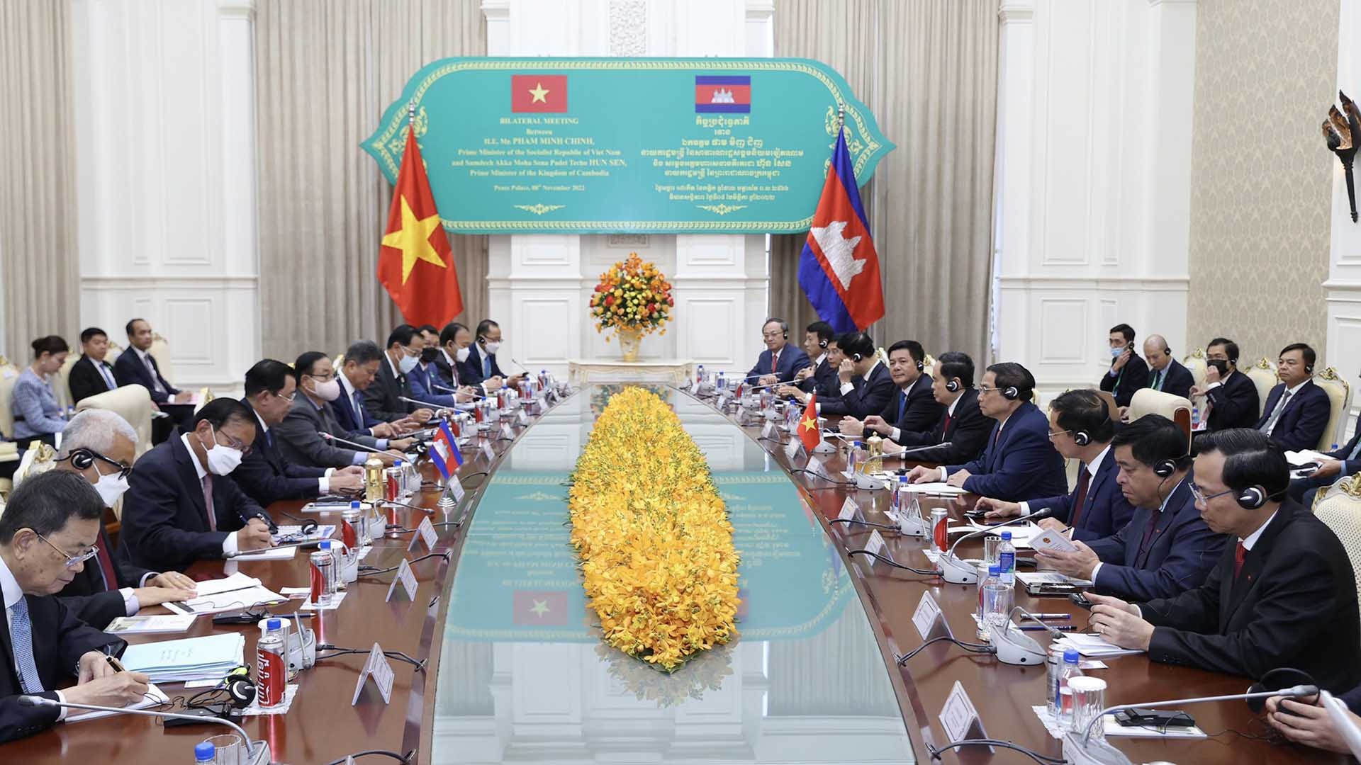 Thủ tướng Chính phủ Phạm Minh Chính hội đàm với Thủ tướng Vương quốc Campuchia Samdech Techo Hun Sen. (Nguồn: VGP)