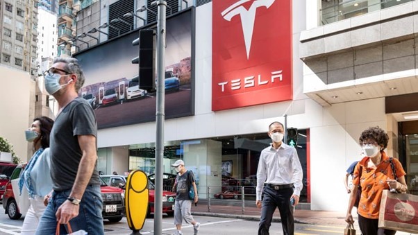 Thông báo của Tesla nêu rõ các xe nằm trong diện thu hồi có thể bị mất trợ lực lái khi di chuyển trên đường gồ ghề hoặc sau khi vấp phải ổ gà. (Nguồn: Getty) Thông báo của Tesla nêu rõ các xe nằm trong diện thu hồi có thể bị mất trợ lực lái khi di chuyển trên đường gồ ghề hoặc sau khi vấp phải ổ gà. (Nguồn: Getty)