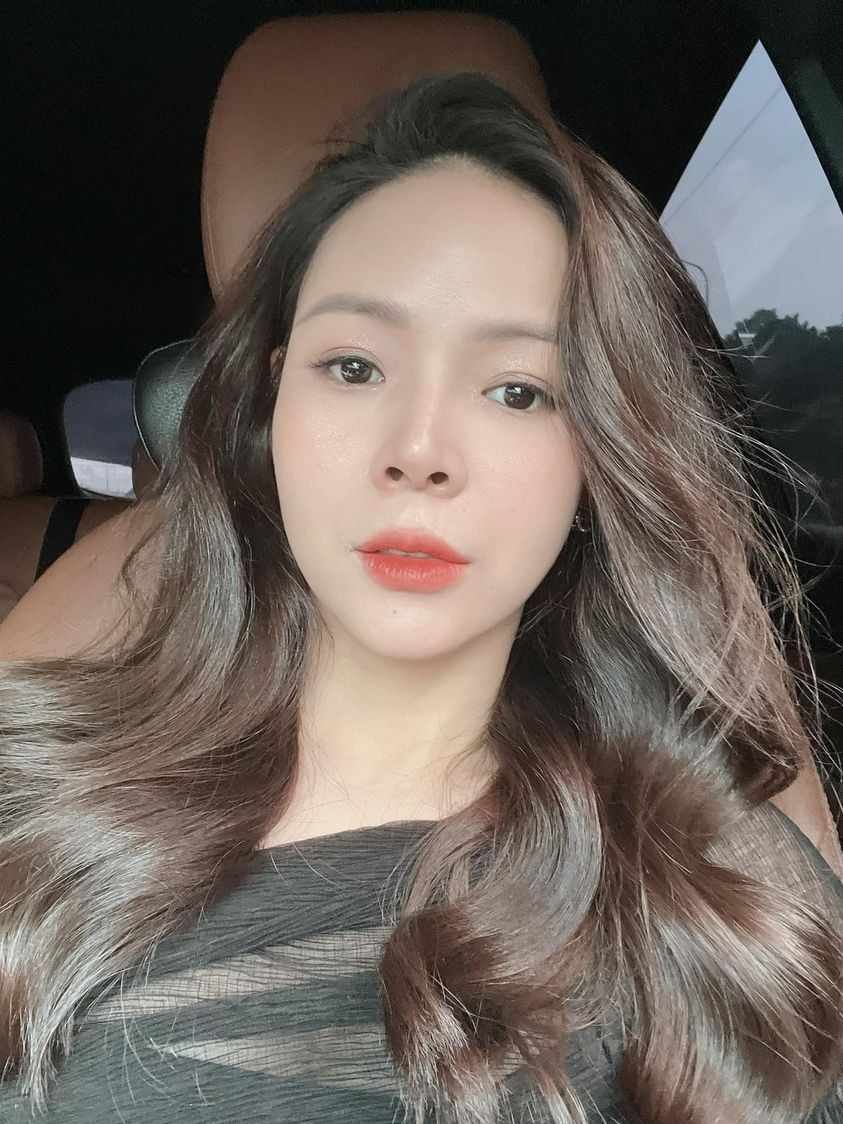 Sao Việt: Jennifer Pham sắc sảo, cuốn hút