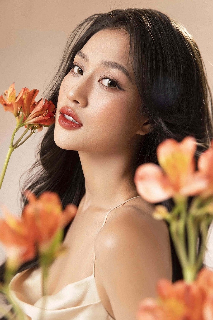 Đoàn Thiên Ân hóa nàng thơ nhẹ nhàng, đẹp dịu dàng như nữ sinh