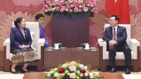 Chủ tịch Quốc hội Vương Đình Huệ tiếp Trưởng ban Tổ chức Trung ương Đảng Nhân dân Cách mạng Lào
