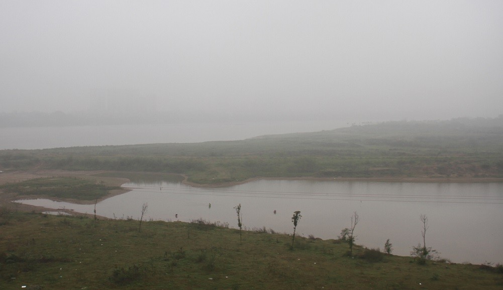 Dự báo thời tiết đêm nay và ngày mai (10-11/11): Hà Nội, Đông Bắc Bộ lạnh về đêm và sáng sớm; Trung Bộ mưa rào rải rác; Nam Bộ ngày nắng