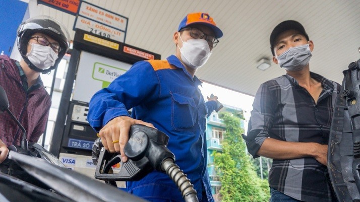 gia xang dau hom nay 1111 gia dau dao chieu do anh huong cua lam phat my gia xang trong nuoc tiep tuc tang tu chieu nay