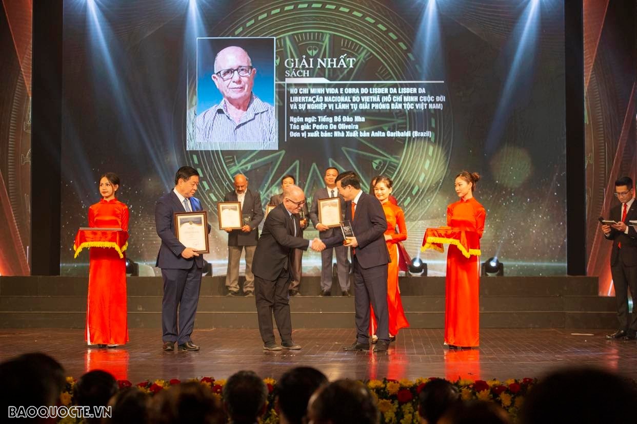 Tác giả người Brazil bị thu hút bởi Việt Nam và dự định dịch sách của Tổng Bí thư Nguyễn Phú Trọng Tác giả người Brazil bị thu hút bởi Việt Nam và dự định dịch sách của Tổng Bí thư Nguyễn Phú Trọng