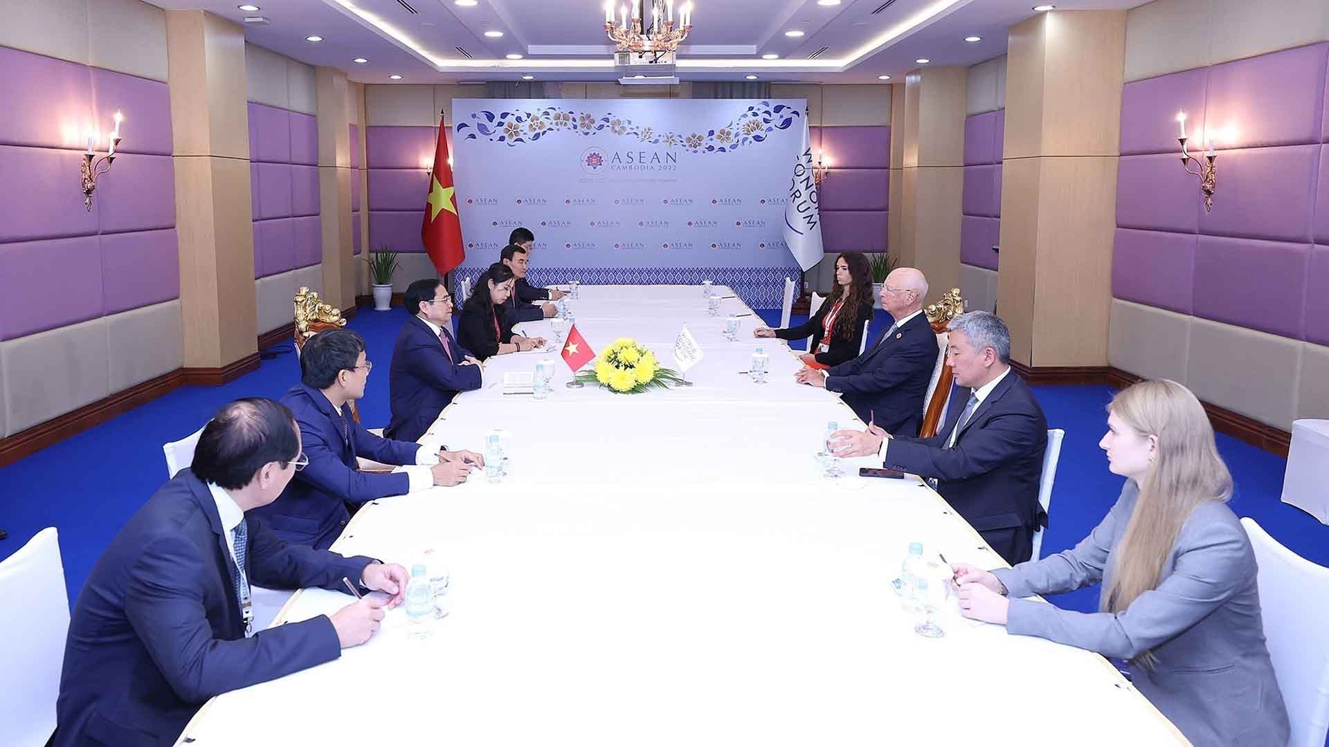 Thủ tướng Phạm Minh Chính tiếp Giáo sư Klaus Schwab, nhà sáng lập kiêm Chủ tịch điều hành Diễn đàn Kinh tế thế giới. (Nguồn: VGP) Thủ tướng Phạm Minh Chính tiếp Giáo sư Klaus Schwab, nhà sáng lập kiêm Chủ tịch điều hành Diễn đàn Kinh tế thế giới. (Nguồn: VGP)