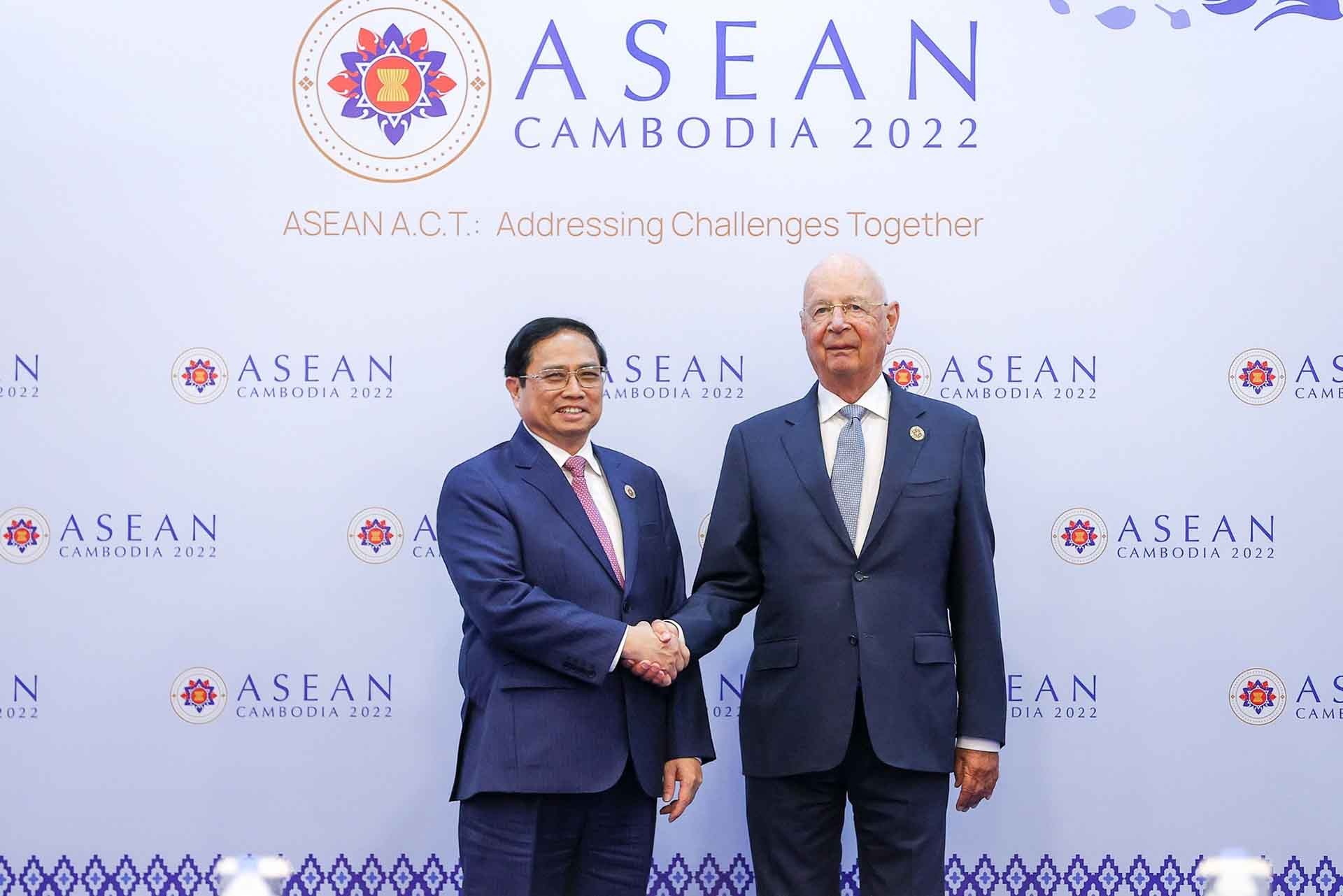 Thủ tướng Phạm Minh Chính tiếp Giáo sư Klaus Schwab, nhà sáng lập kiêm Chủ tịch điều hành Diễn đàn Kinh tế thế giới. (Nguồn: VGP) Thủ tướng Phạm Minh Chính tiếp Giáo sư Klaus Schwab, nhà sáng lập kiêm Chủ tịch điều hành Diễn đàn Kinh tế thế giới. (Nguồn: VGP)