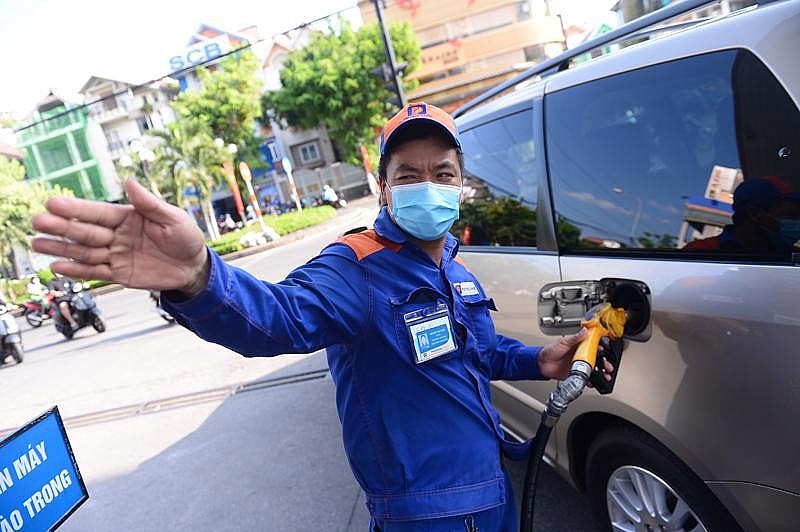 Giá xăng dầu hôm nay 12/11: Lội ngược dòng; Chính phủ ra chỉ thị 'nóng' yêu cầu chấm dứt ngay tình trạng hết xăng cục bộ