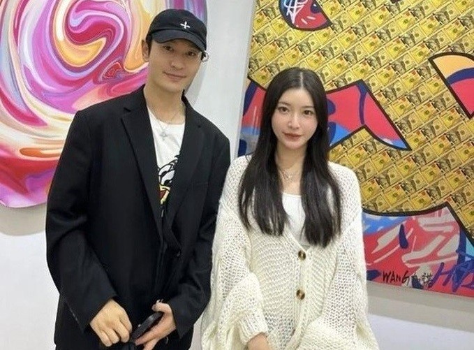 Huỳnh Hiểu Minh công khai xuất hiện cùng bạn gái tin đồn Huỳnh Hiểu Minh công khai xuất hiện cùng bạn gái tin đồn