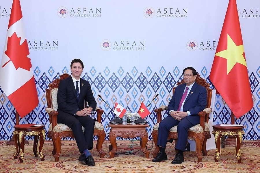 Bên lề Hội nghị Cấp cao ASEAN lần thứ 40, 41 và các Hội nghi cấp cao liên quan diễn ra tại thủ đô Phnom Penh, Campuchia, tối 12/11/2022, Thủ tướng Phạm Minh Chính tiếp Thủ tướng Canada Justin Trudeau. (Nguồn: TTXVN)