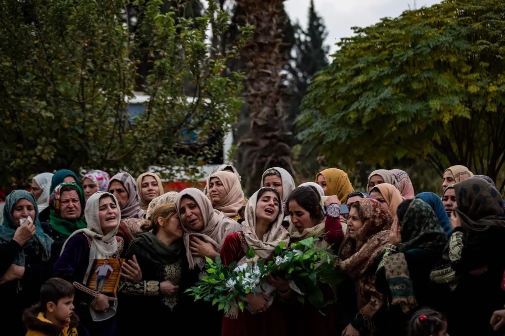 Ảnh ấn tượng tuần (7-13/11): Nữ binh sĩ Ukraine bắn pháo tự hành 2S7 Pion, Nga rút khỏi Kherson, gay cấn bầu cử giữa kỳ Mỹ-ông Biden giành lợi thế lớn