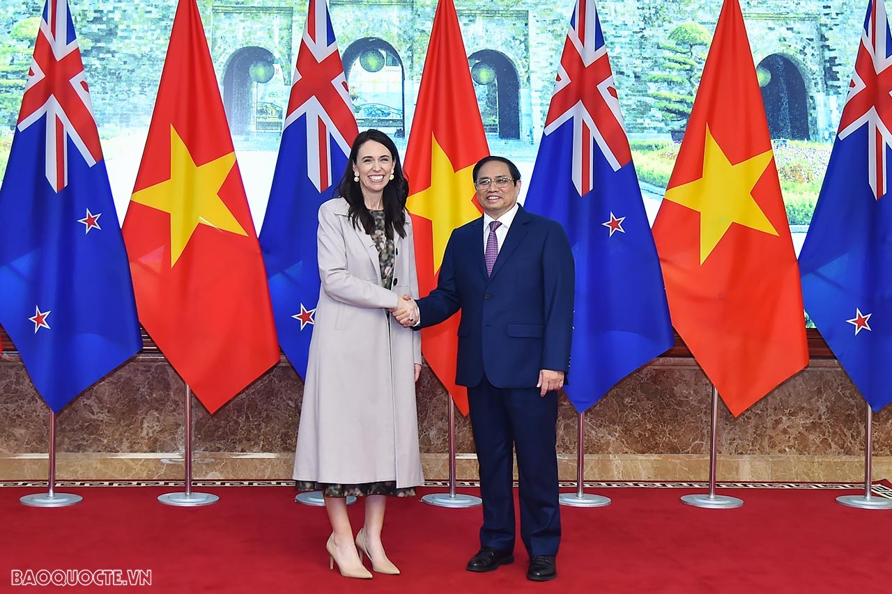 Sau thời gian dài đóng cửa biên giới, chính phủ của Thủ tướng Jacinda Ardern đang nỗ lực triển khai chiến lược tái kết nối với thế giới để phục hồi kinh tế, thông qua tăng cường quan hệ với các đối tác chủ chốt, củng cố và phát triển các thị trường trọng điểm. 