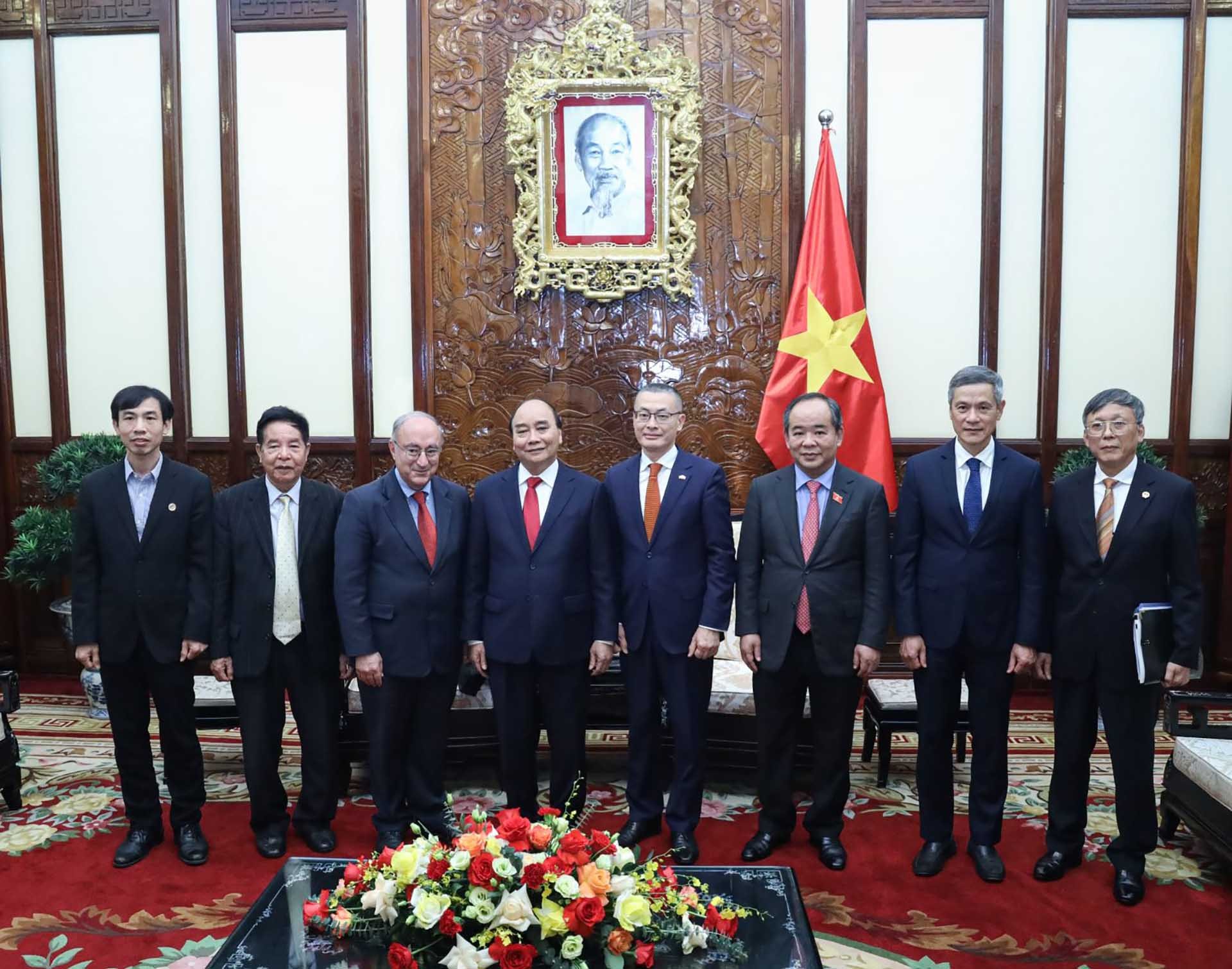 Chủ tịch nước Nguyễn Xuân Phúc tiếp Chủ tịch Tổ chức hỗ trợ đại học thế giới Cộng hoà Liên bang Đức Kambiz Ghawami. (Nguồn: VPCTN)