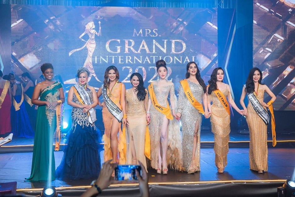 Phan Kim Oanh lộng lẫy đăng quang Mrs Grand International 2022