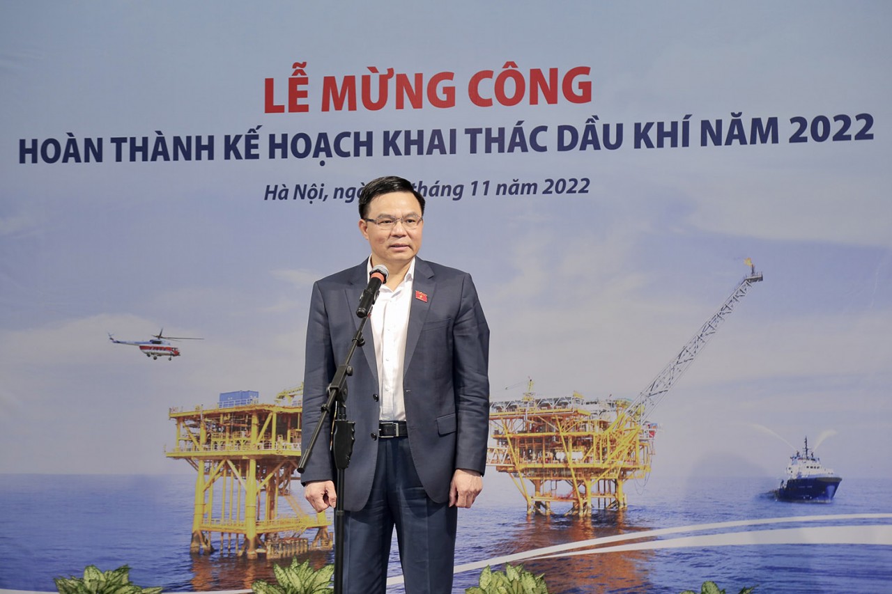Tổng Giám đốc Petrovietnam Lê Mạnh Hùng phát biểu tại buổi lễ. Tổng Giám đốc Petrovietnam Lê Mạnh Hùng phát biểu tại buổi lễ.