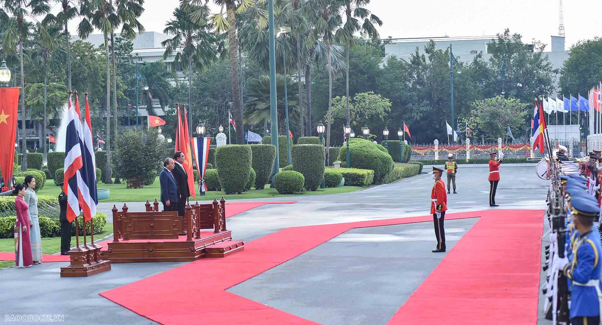 Lễ đón chính thức Chủ tịch nước và Phu nhân tại Tòa nhà Chính phủ Thái Lan