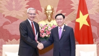 Chủ tịch Quốc hội Vương Đình Huệ tiếp Đại sứ Pháp Nicolas Warnery