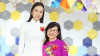 Hoa hậu Ban Mai diện áo dài trắng về thăm trường cũ nhân ngày 20/11