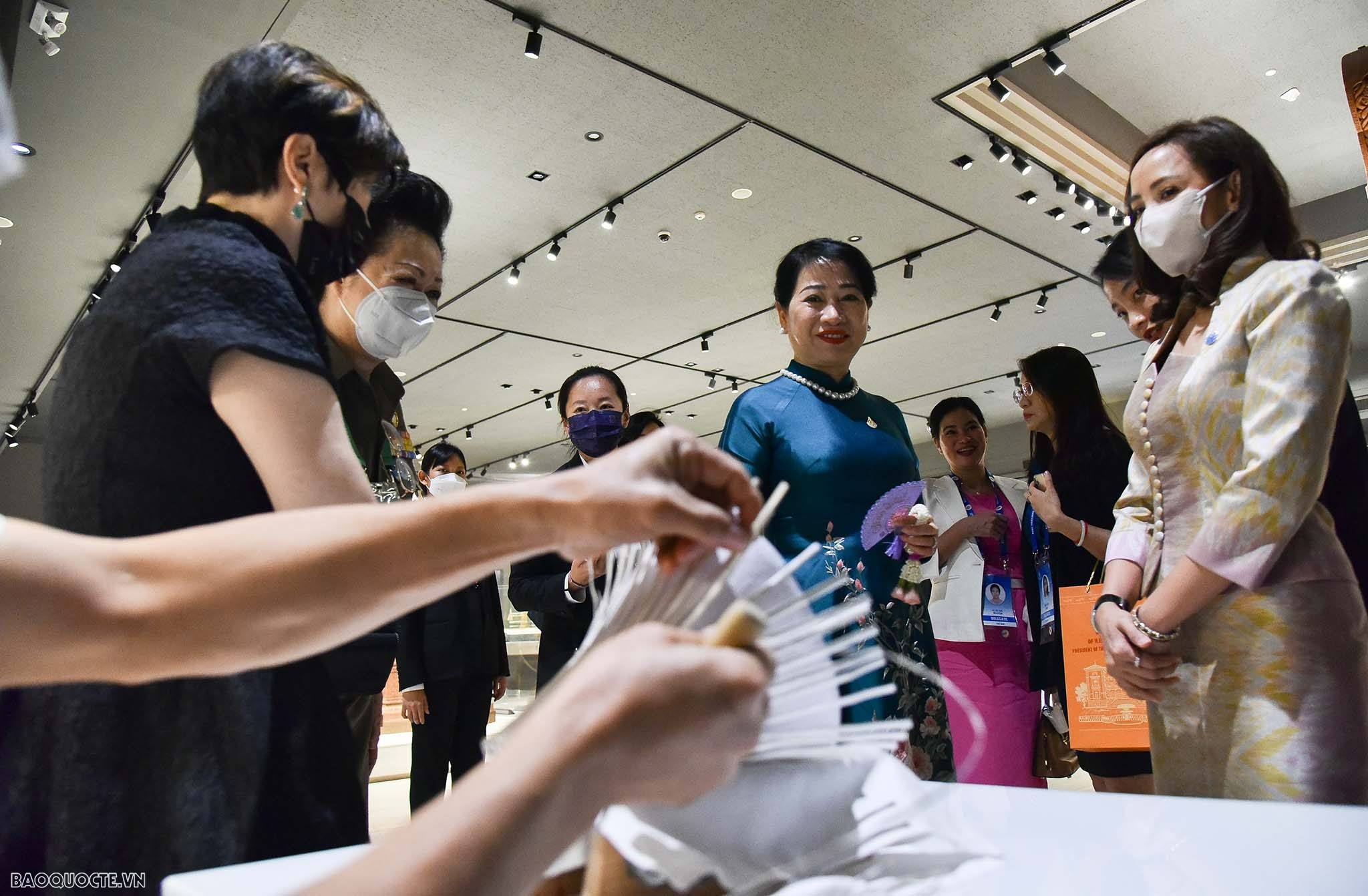 Trong mỗi tác phẩm, những người thợ lành nghề lại đặt trái tim, tâm hồn của mình vào đó, mỗi tác phẩm là một hình thể khác nhau, không theo bất cứ nguyên mẫu nào.