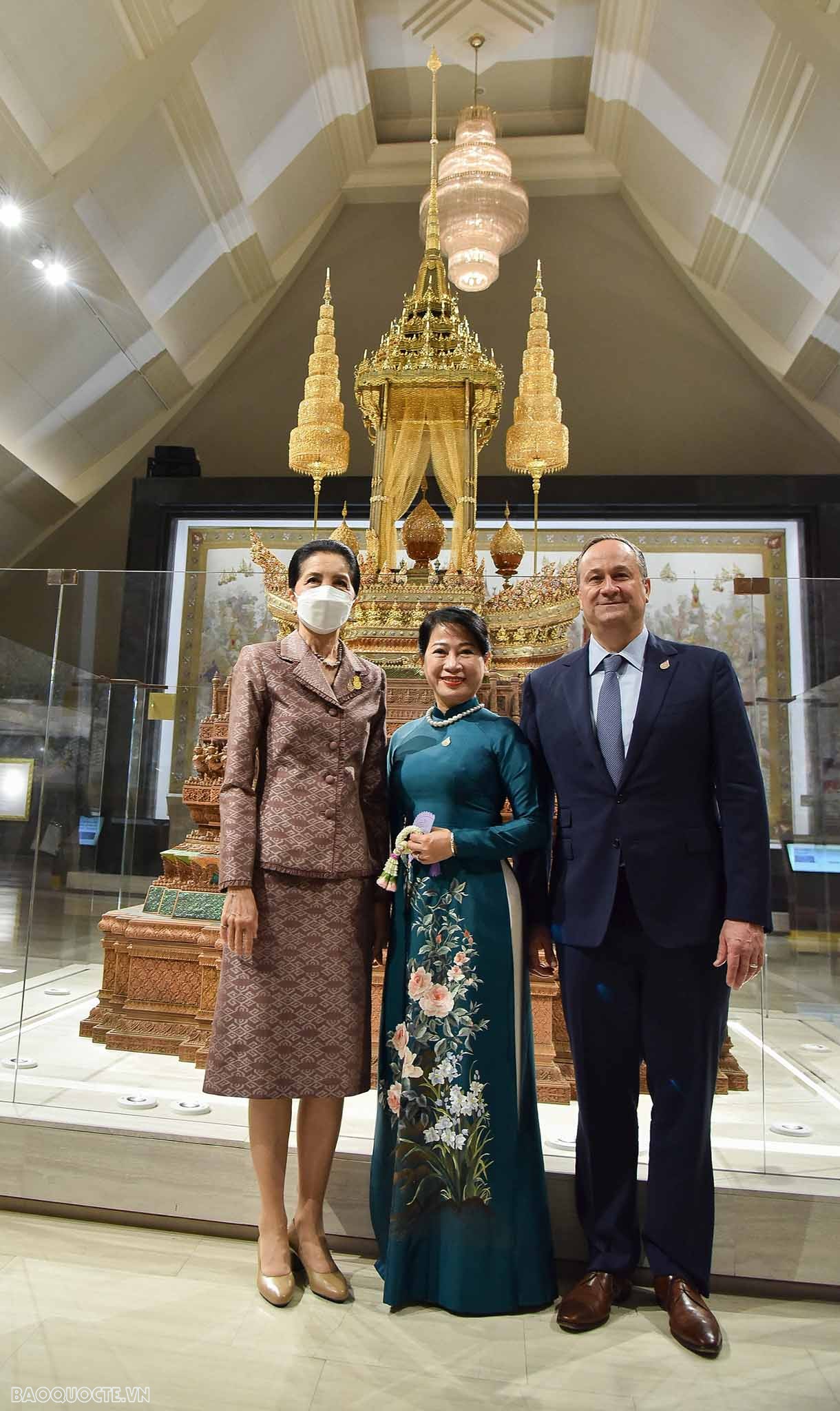 Phu nhân Chủ tịch nước cùng phu nhân, phu quân trưởng đoàn APEC tham quan Bảo tàng Hoàng gia Thái Lan