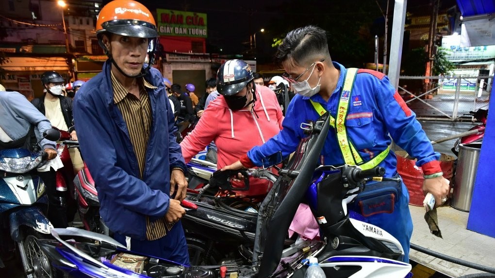 gia xang dau hom nay 2212 the gioi tang trong nuoc giam gan 500 donglit