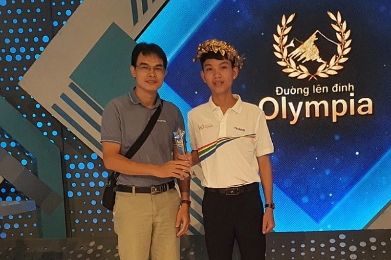 Người thầy đặc biệt của nhiều thí sinh từng giành vòng nguyệt quế Olympia